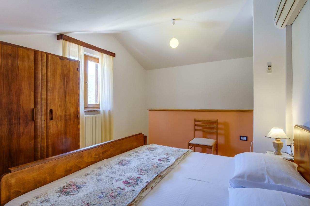 Apartmani Zorica Martinšćica Exterior foto